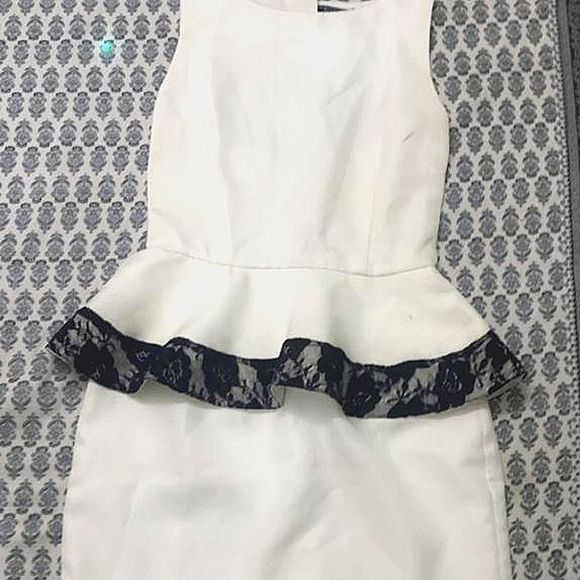 🎁Off White dress with nice back design - Picture 4 of 11